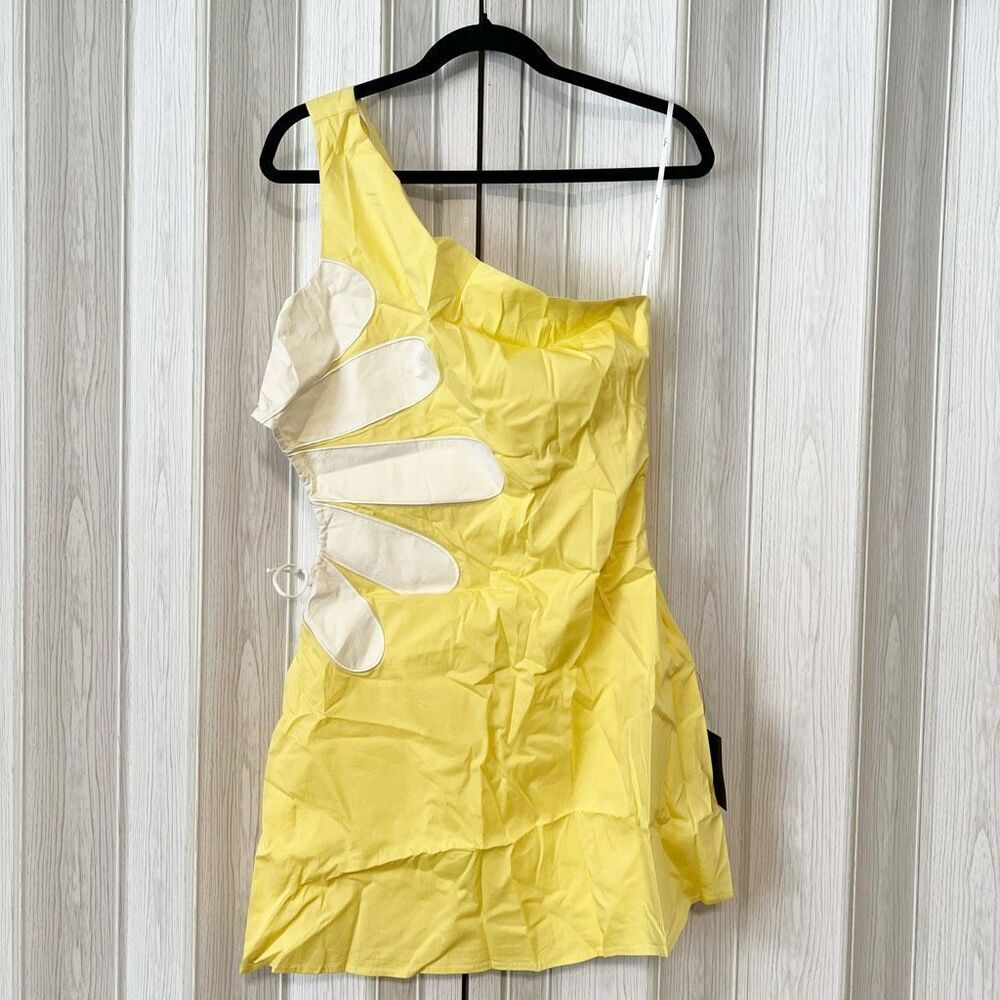 Lulus Sunny Design Yellow Cutout Flower One-Shoulder Mini Dress Size M NWT - Picture 5 of 8